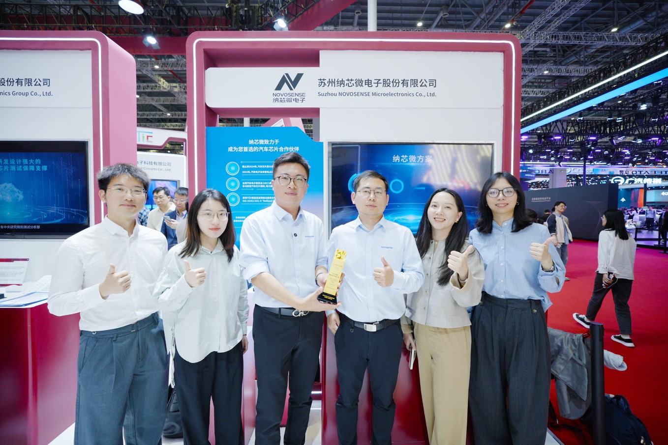 long8唯一官网亮相2025上海车展，斩获“年度影响力汽车芯片”大奖